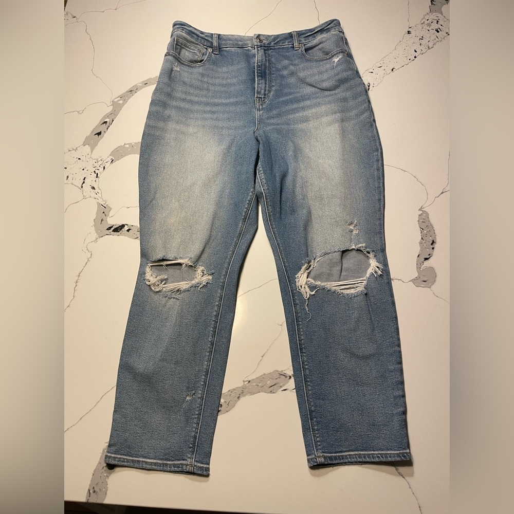 American Eagle Outfitters curvy Mom Jean Light Blue Ripped Straight Leg Jeans